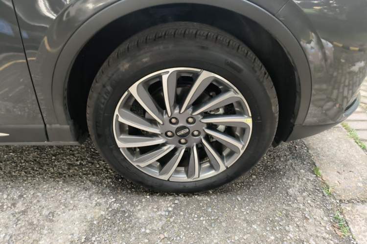 Used Lincoln Corsair 2023 2.0T Two-Wheel-Drive Luxury Edition Right Front Wheel Hub