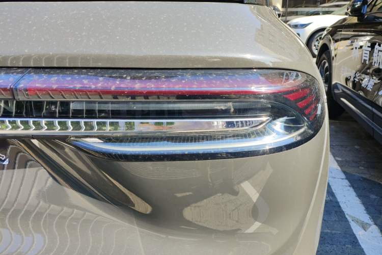 Used Lincoln Corsair 2023 2.0T Two-Wheel Drive Luxury Edition Right Rear Taillight