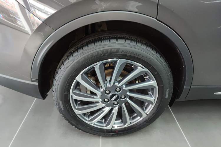 Used Lincoln Corsair 2023 2.0T Two-Wheel-Drive Luxury Edition Right Rear Wheel Hub