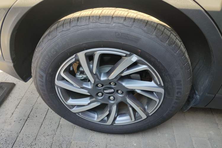 Used Lincoln Corsair 2023 2.0T Two-Wheel Drive Luxury Edition Right Rear Wheel Hub
