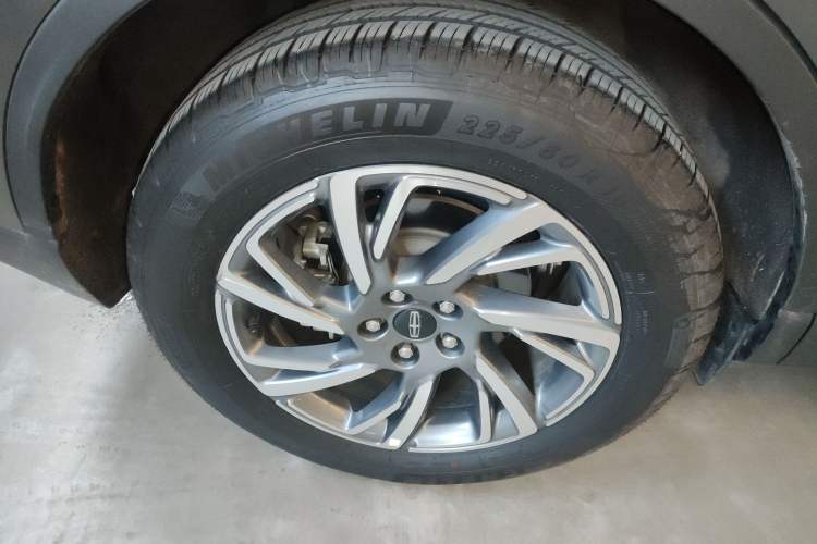 Used Lincoln Corsair 2023 2.0T Two-Wheel Drive Luxury Edition Right Rear Wheel Hub