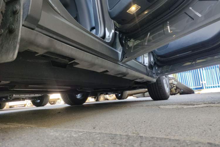 Used Lincoln Corsair 2023 2.0T Two-Wheel Drive Luxury Edition Right Side Sill