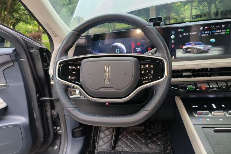 Used Lincoln Corsair 2023 2.0T Two-Wheel-Drive Luxury Edition Steering Wheel