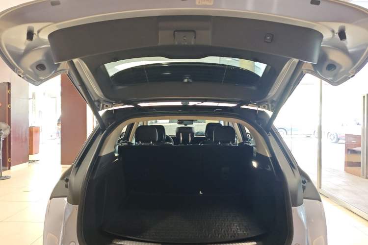 Used Lincoln Corsair 2023 2.0T Two-Wheel-Drive Luxury Edition Trunk