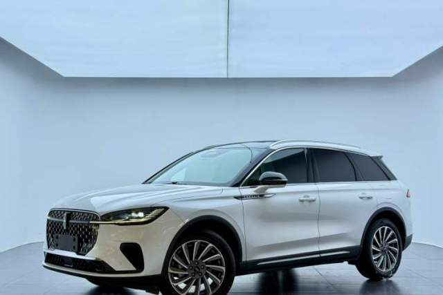 Ojetý Lincoln Corsair 2023 2.0T Two-Wheel-Drive Luxury Edition