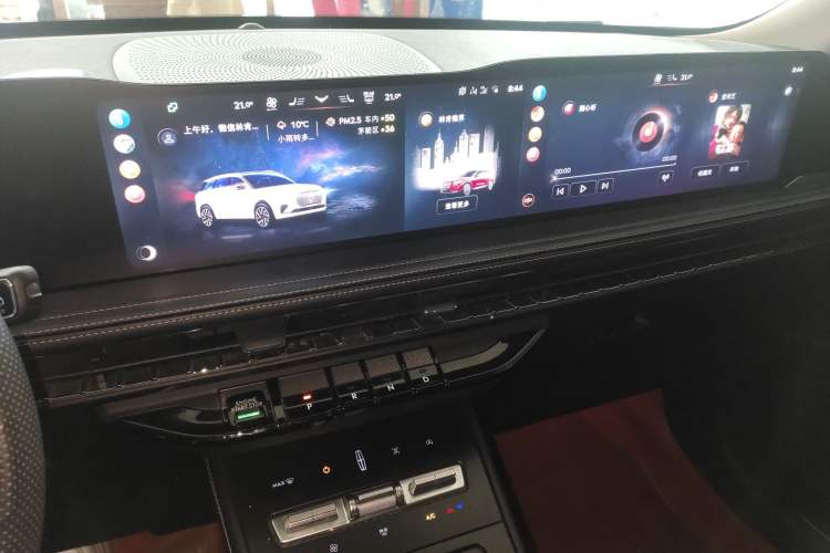 Used Lincoln Corsair 2023 2.0T Two-Wheel Drive Luxury Edition Audio And AC Panel