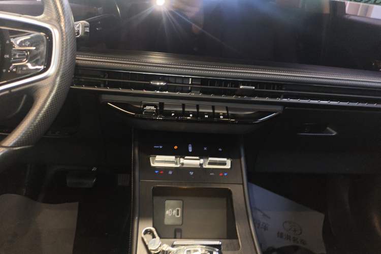 Used Lincoln Corsair 2023 2.0T Two-Wheel Drive Luxury Edition Audio And AC Panel