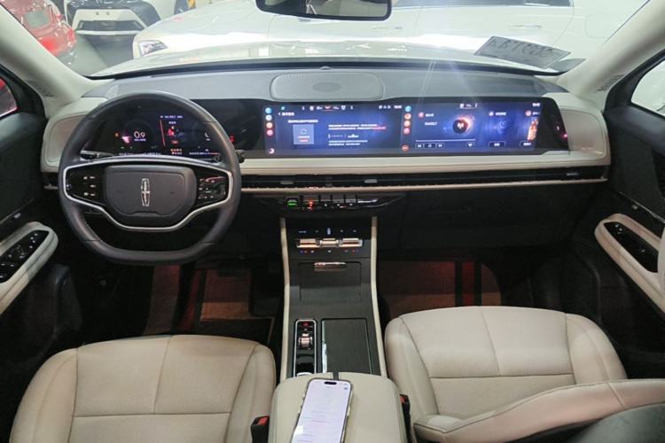 Used Lincoln Corsair 2023 2.0T Two-Wheel Drive Luxury Edition Center Console