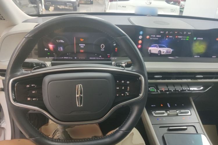 Used Lincoln Corsair 2023 2.0T Two-Wheel Drive Luxury Edition Center Console