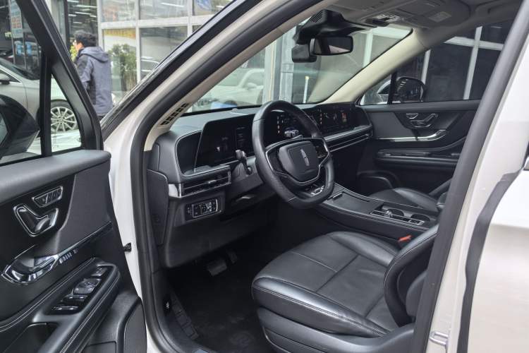 Used Lincoln Corsair 2023 2.0T Two-Wheel Drive Luxury Edition Interior 1