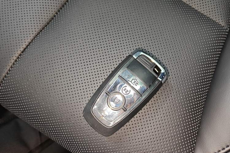 Used Lincoln Corsair 2023 2.0T Two-Wheel Drive Luxury Edition Interior 1