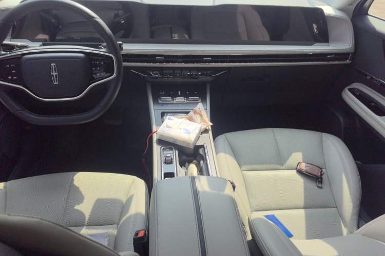 Used Lincoln Corsair 2023 2.0T Two-Wheel Drive Luxury Edition Interior 2