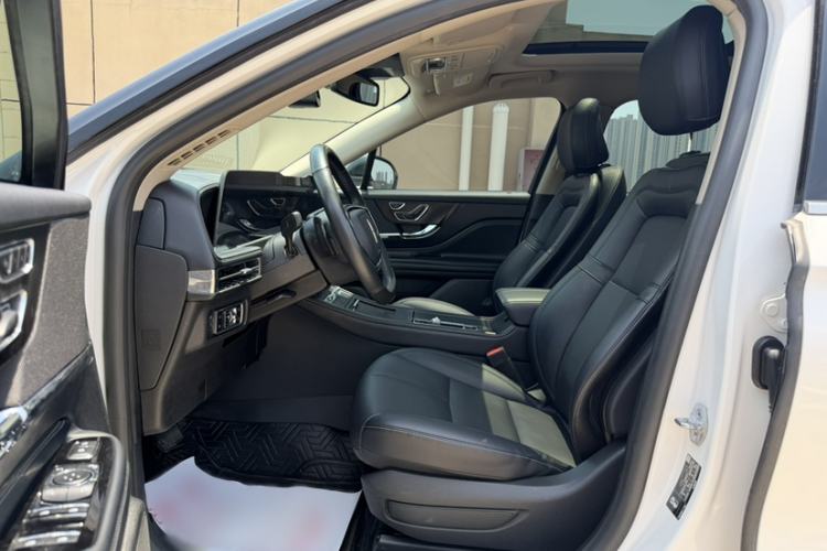 Used Lincoln Corsair 2023 2.0T Two-Wheel Drive Luxury Edition Interior 2
