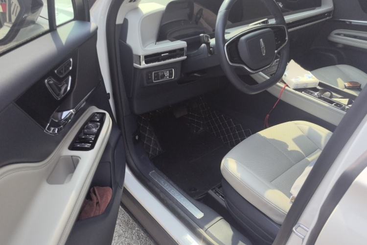 Used Lincoln Corsair 2023 2.0T Two-Wheel Drive Luxury Edition Interior 3
