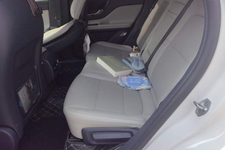Used Lincoln Corsair 2023 2.0T Two-Wheel Drive Luxury Edition Interior 4