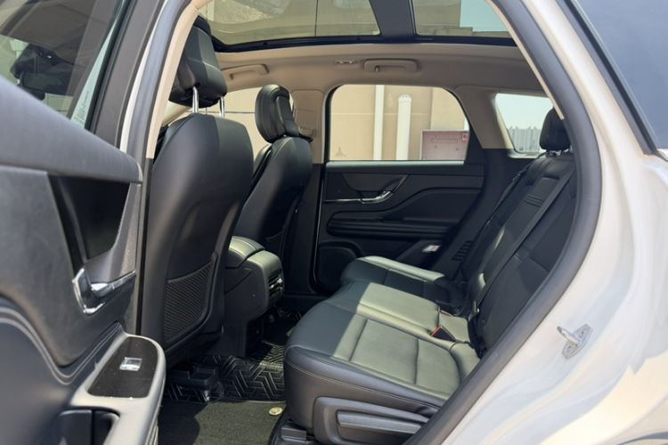 Used Lincoln Corsair 2023 2.0T Two-Wheel Drive Luxury Edition Interior 4