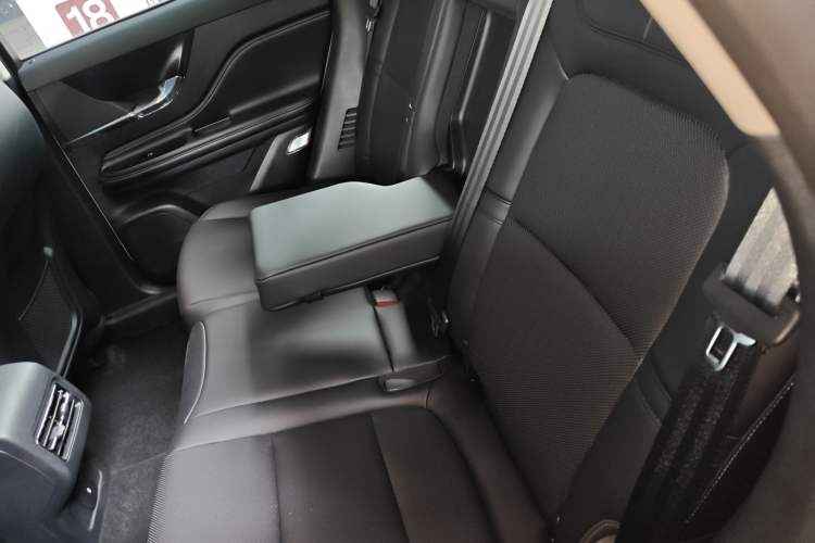 Used Lincoln Corsair 2023 2.0T Two-Wheel Drive Luxury Edition Interior 4