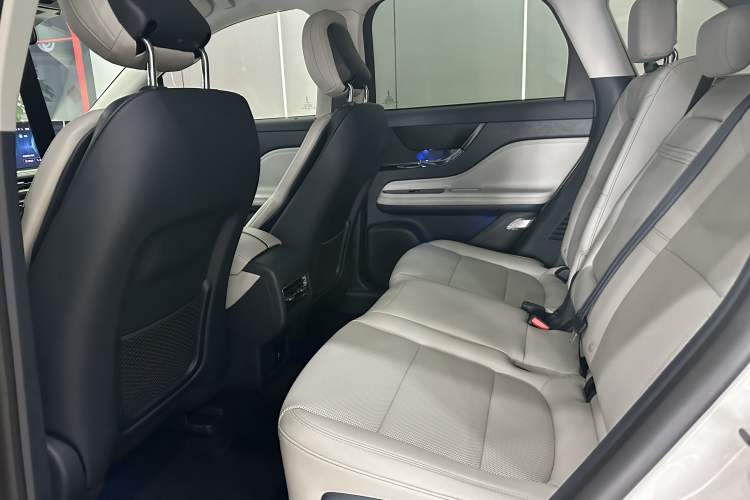 Used Lincoln Corsair 2023 2.0T Two-Wheel Drive Luxury Edition Interior 5