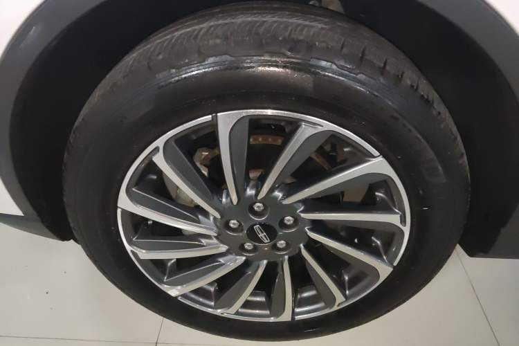 Used Lincoln Corsair 2023 2.0T Two-Wheel-Drive Luxury Edition Left Front Wheel Hub