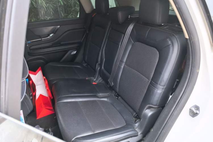 Used Lincoln Corsair 2023 2.0T Two-Wheel Drive Luxury Edition Left Rear Seat