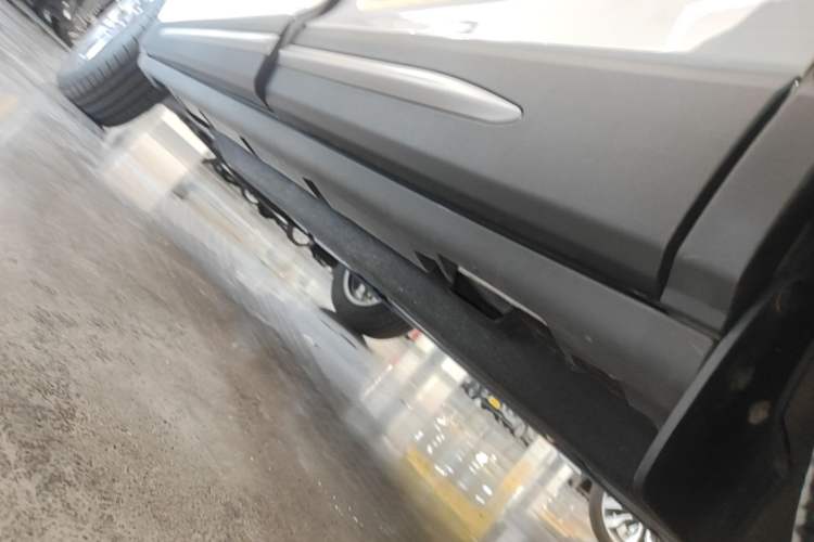 Used Lincoln Corsair 2023 2.0T Two-Wheel Drive Luxury Edition Left Side Sill