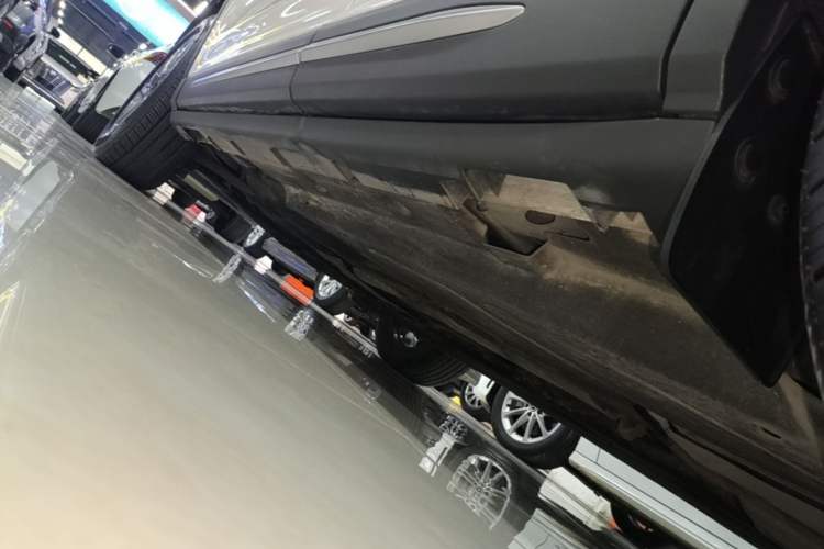 Used Lincoln Corsair 2023 2.0T Two-Wheel Drive Luxury Edition Left Side Sill