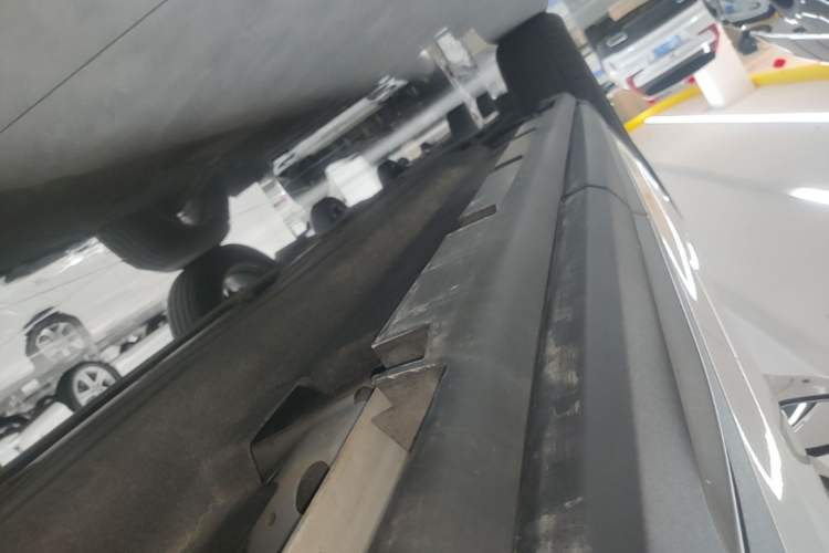 Used Lincoln Corsair 2023 2.0T Two-Wheel Drive Luxury Edition Left Side Sill