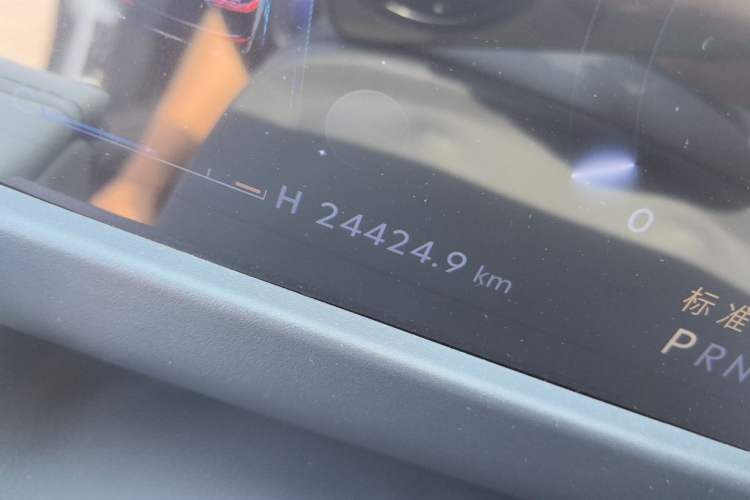 Used Lincoln Corsair 2023 2.0T Two-Wheel Drive Luxury Edition Odometer Close Up