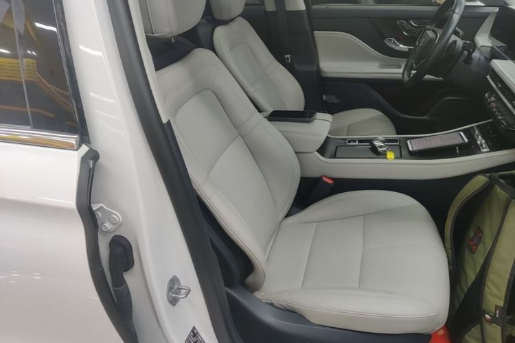 Used Lincoln Corsair 2023 2.0T Two-Wheel Drive Luxury Edition Right Front Seat