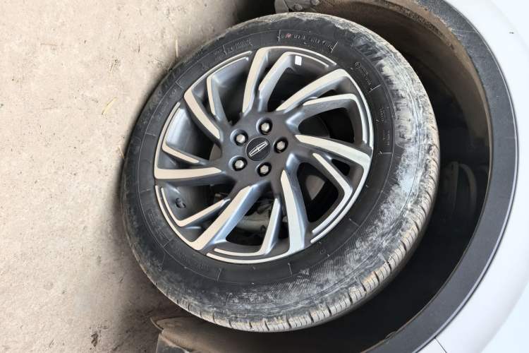 Used Lincoln Corsair 2023 2.0T Two-Wheel Drive Luxury Edition Right Front Wheel Hub