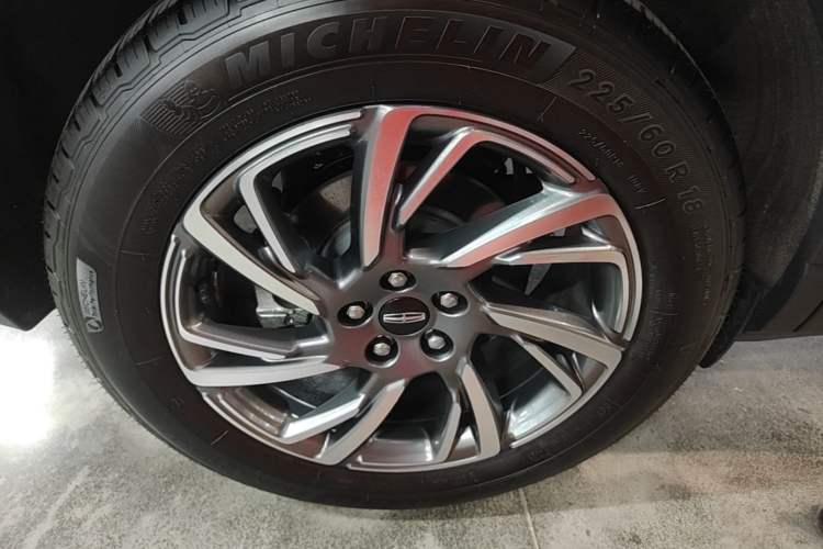 Used Lincoln Corsair 2023 2.0T Two-Wheel Drive Luxury Edition Right Rear Wheel Hub