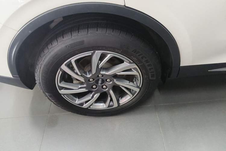 Used Lincoln Corsair 2023 2.0T Two-Wheel Drive Luxury Edition Right Rear Wheel Hub
