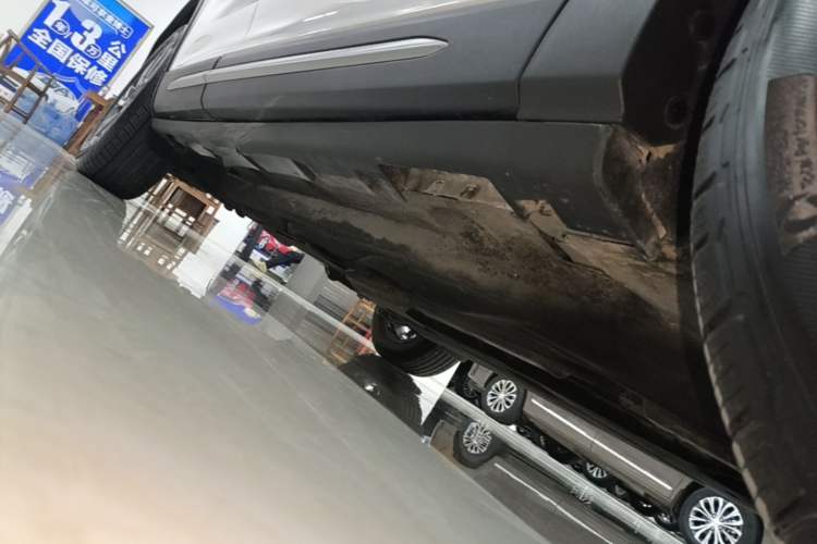 Used Lincoln Corsair 2023 2.0T Two-Wheel Drive Luxury Edition Right Side Sill