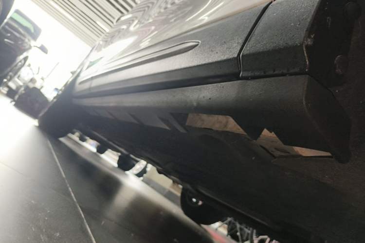 Used Lincoln Corsair 2023 2.0T Two-Wheel Drive Luxury Edition Right Side Sill