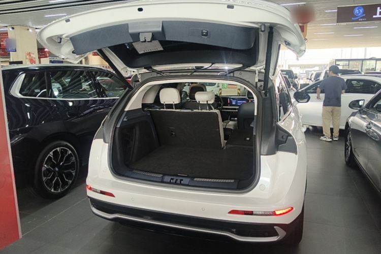 Used Lincoln Corsair 2023 2.0T Two-Wheel Drive Luxury Edition Trunk