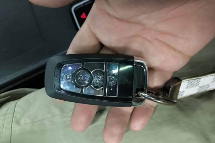 Used Lincoln Corsair 2023 2.0T Two-Wheel Drive Luxury Edition Vehicle Key