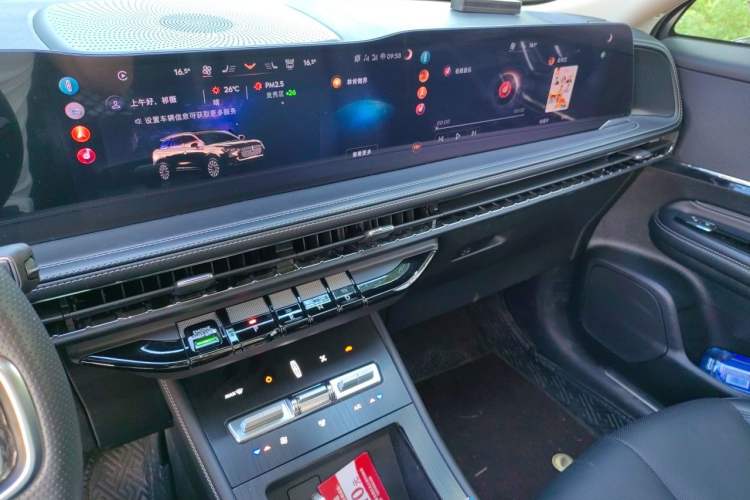 Used Lincoln Corsair 2024 1.5T Two-Wheel Drive Deluxe Hybrid Version Audio And AC Panel
