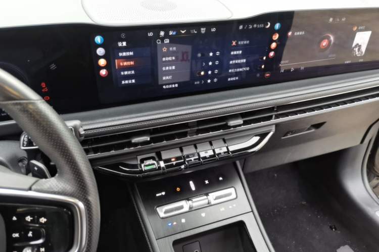 Used Lincoln Corsair 2024 2.0T Two-Wheel Drive Deluxe Edition Audio And AC Panel