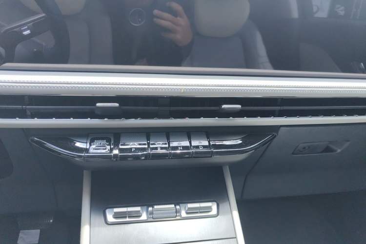 Used Lincoln Corsair 2024 2.0T Two-Wheel Drive Deluxe Edition Audio And AC Panel