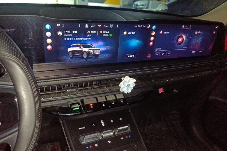 Used Lincoln Corsair 2024 1.5T Two-Wheel Drive Deluxe Hybrid Version Audio And AC Panel