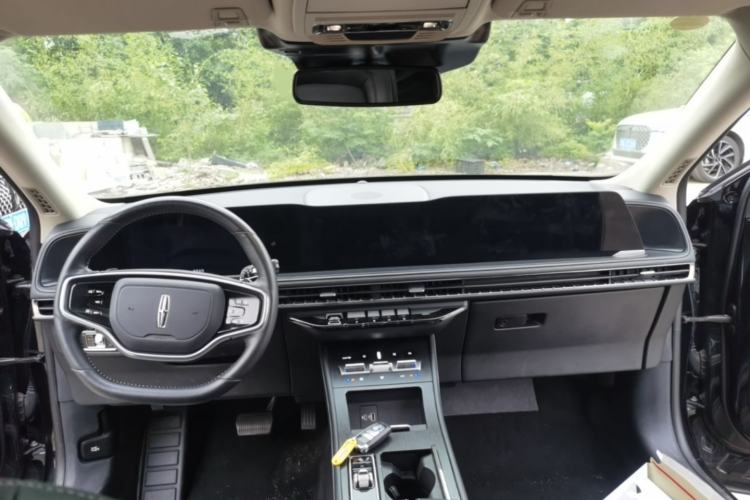 Used Lincoln Corsair 2024 2.0T Two-Wheel Drive Deluxe Edition Center Console
