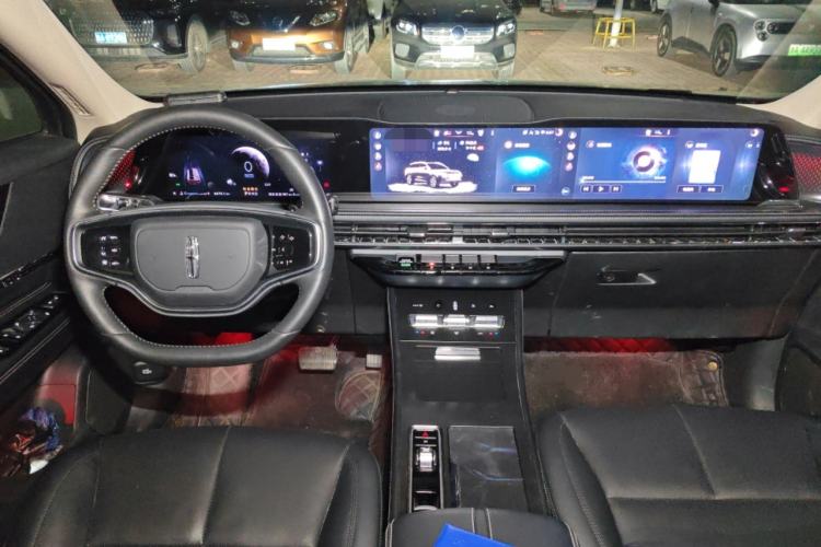 Used Lincoln Corsair 2024 2.0T Two-Wheel Drive Deluxe Edition Center Console