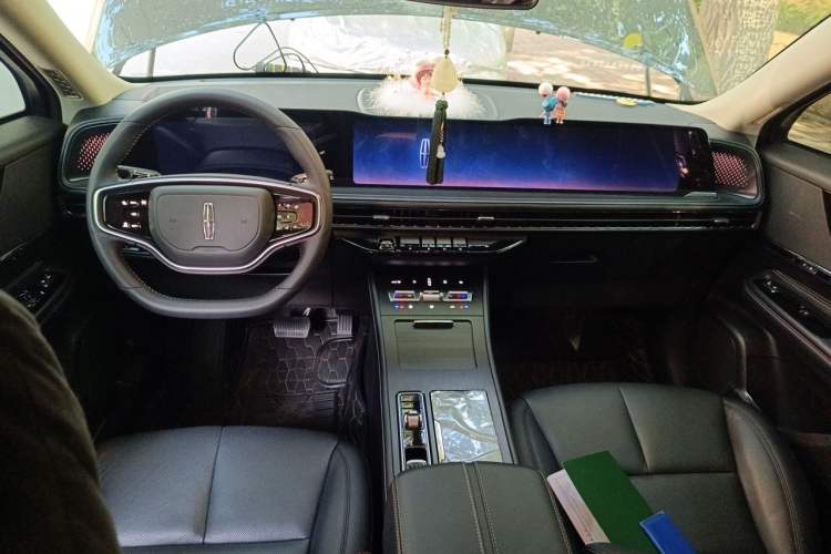 Used Lincoln Corsair 2024 2.0T Two-Wheel-Drive Luxury Edition Center Console