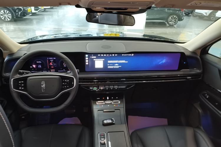 Used Lincoln Corsair 2024 2.0T Two-Wheel Drive Deluxe Edition Center Console