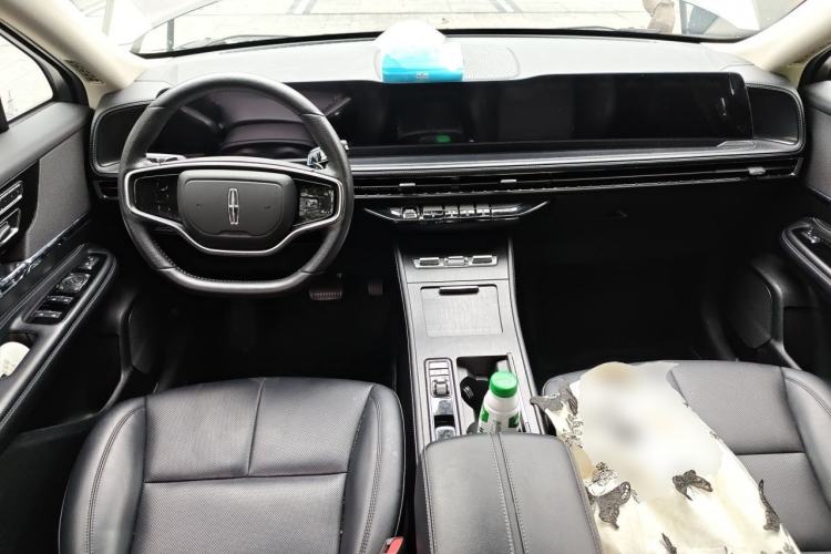 Used Lincoln Corsair 2024 2.0T Two-Wheel Drive Deluxe Edition Center Console