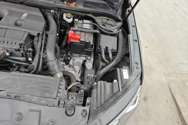 Used Lincoln Corsair 2024 2.0T Two-Wheel Drive Deluxe Edition Engine Bay Left