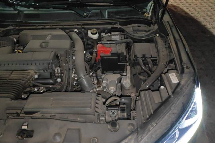 Used Lincoln Corsair 2024 2.0T Two-Wheel Drive Deluxe Edition Engine Bay Left