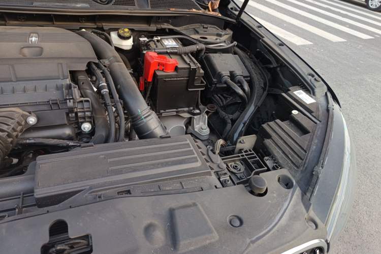 Used Lincoln Corsair 2024 2.0T Two-Wheel Drive Deluxe Edition Engine Bay Left