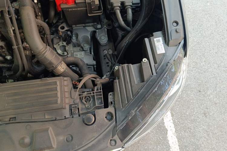Used Lincoln Corsair 2024 2.0T Two-Wheel-Drive Luxury Edition Engine Bay Left