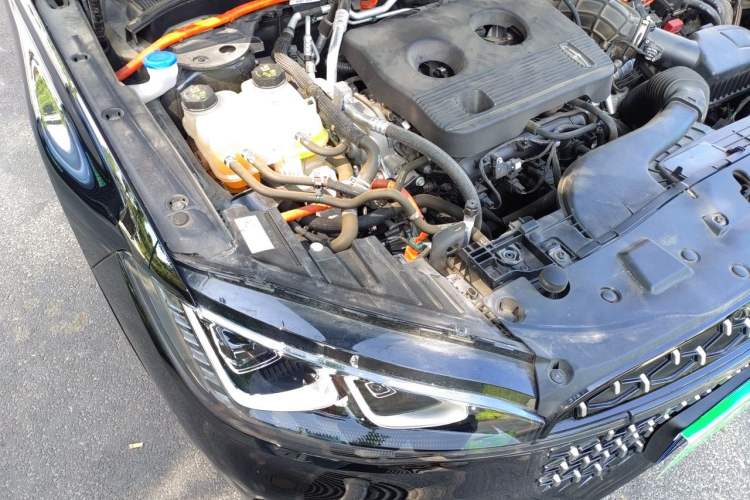Used Lincoln Corsair 2024 1.5T Two-Wheel Drive Deluxe Hybrid Version Engine Bay Right